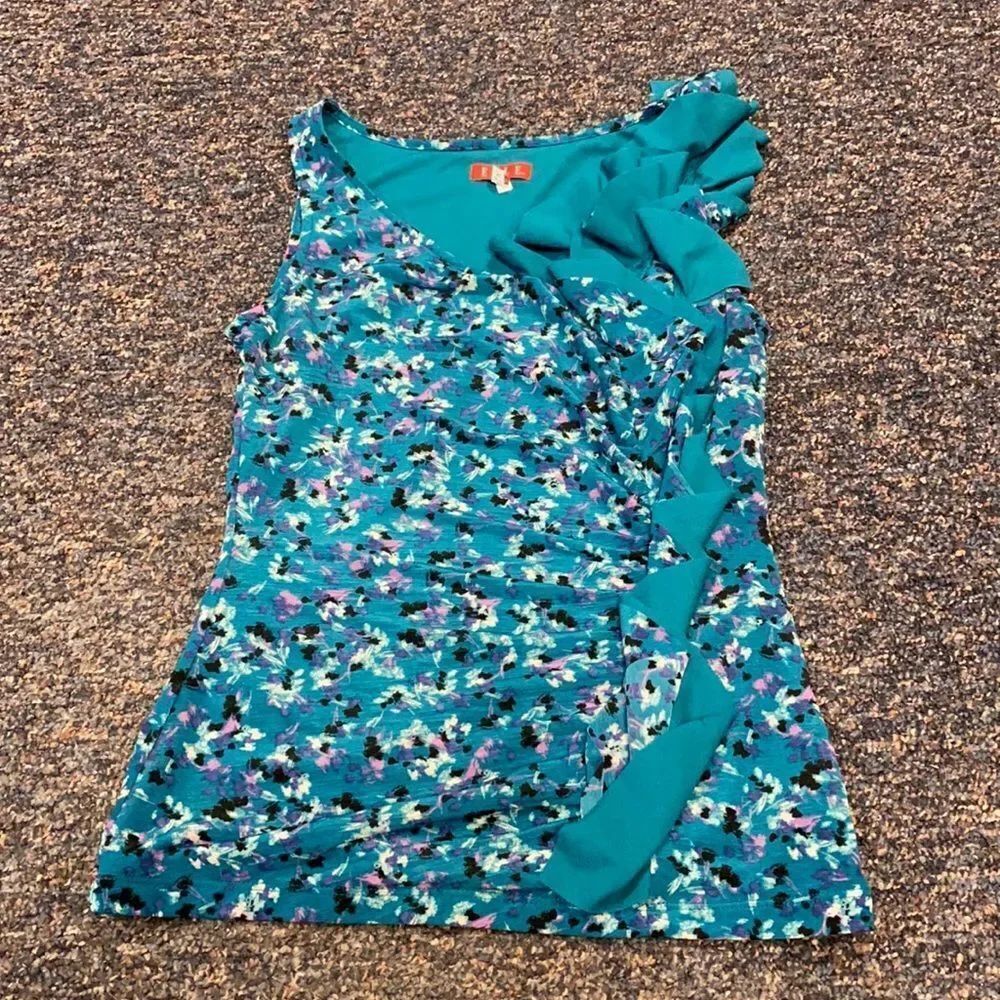 Elle Ruffle Top sz. XS